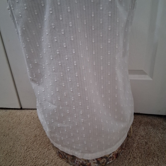 Crown & Ivy Swiss Dot Sleeveless Blouse     Size L - Picture 8 of 14